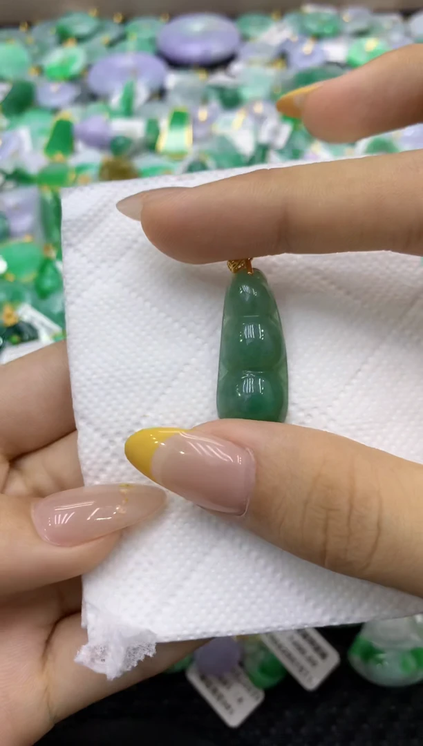 颈饰未镶嵌翡翠天然缅甸翡翠A货