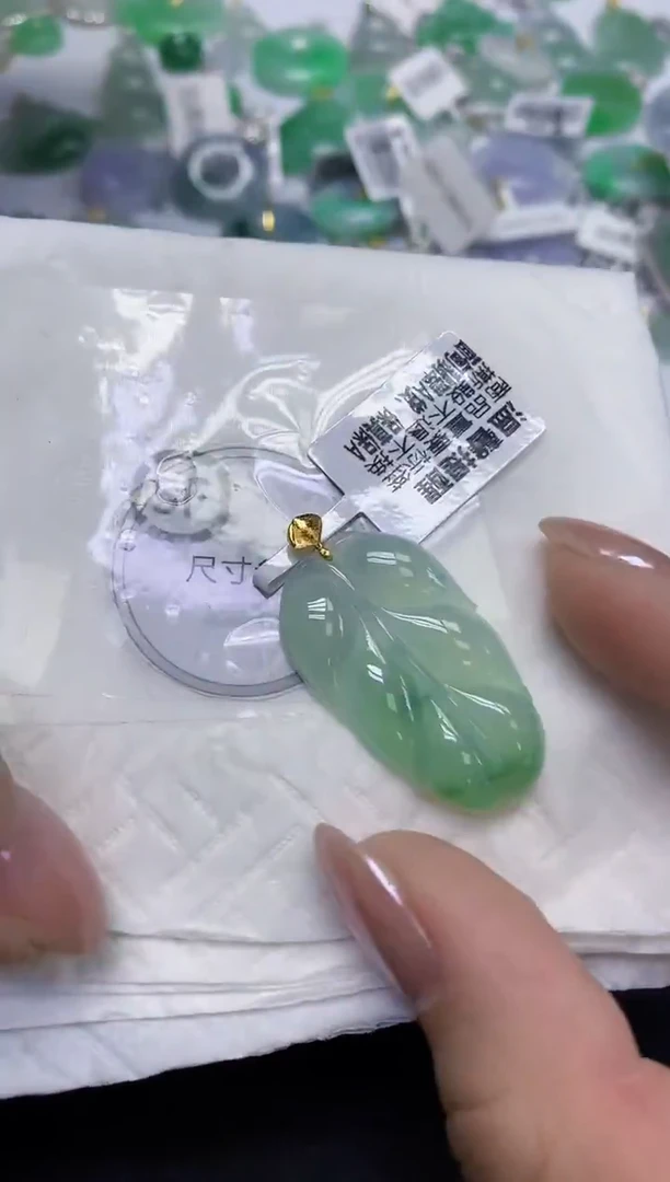 颈饰18K金镶嵌翡翠天然缅甸翡翠A货百元以上9元证书费自理