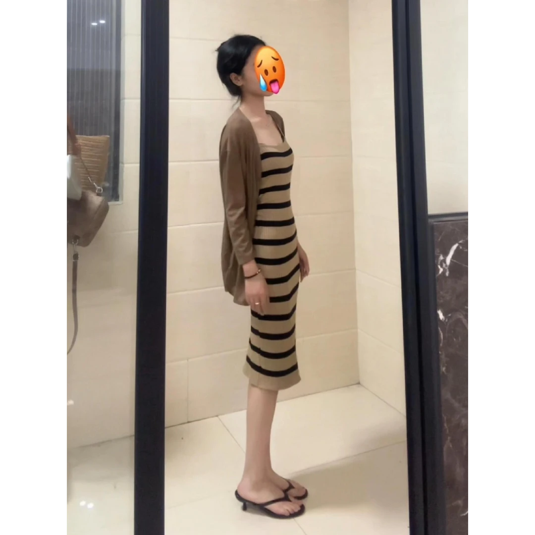 2025早秋新款时尚气质休闲条纹吊带连衣裙外搭咖色螺纹开衫套装女