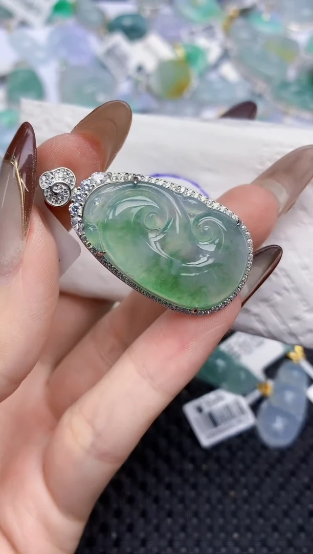 颈饰银S925镶嵌翡翠128   天然翡翠A货  百元以上9米证书费自理