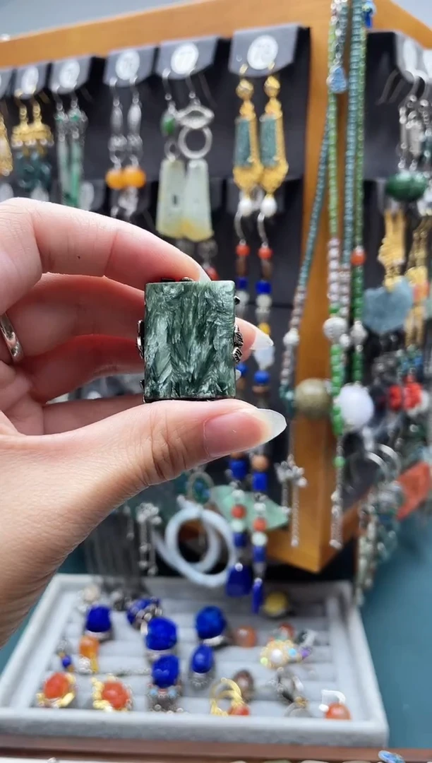 水晶戒指银S925镶嵌y****闹饰品