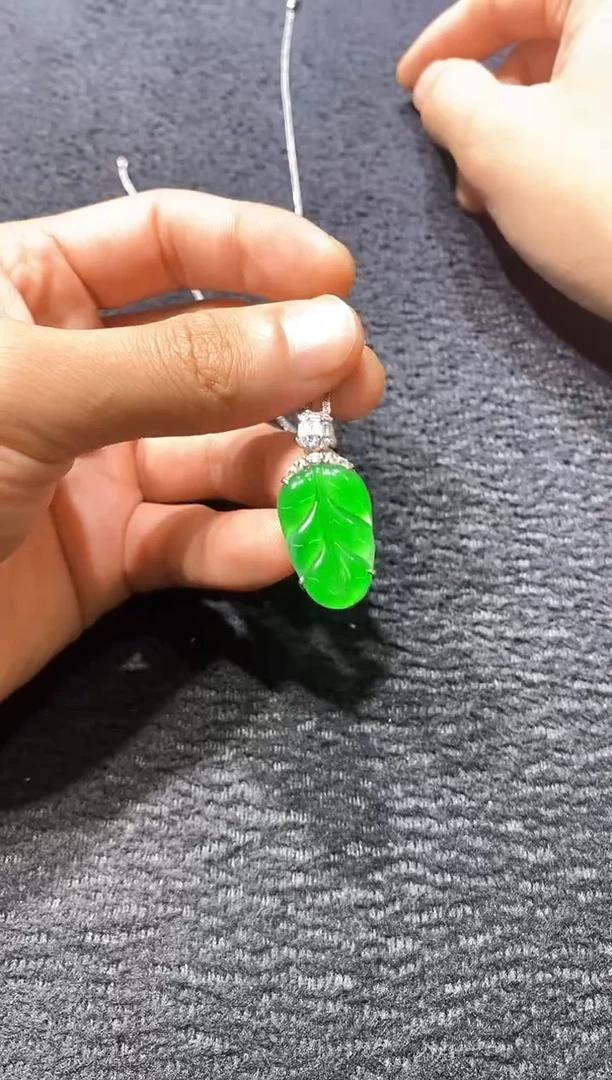 吊坠(不含链)未镶嵌翡翠女***姐多样性发货不含链其一