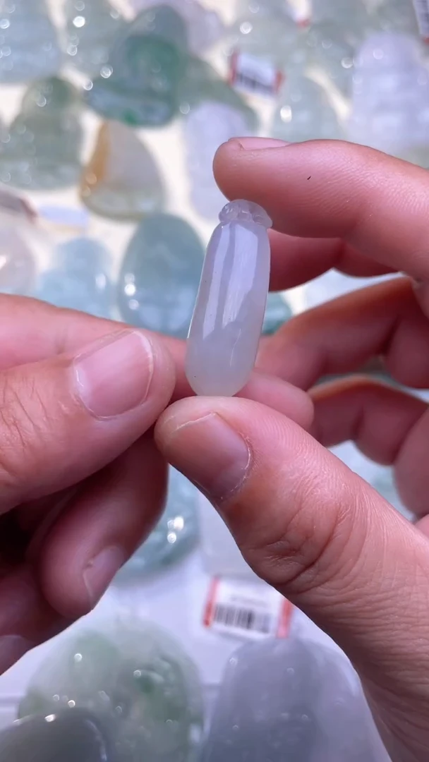 翡翠未镶嵌颈饰福瓜