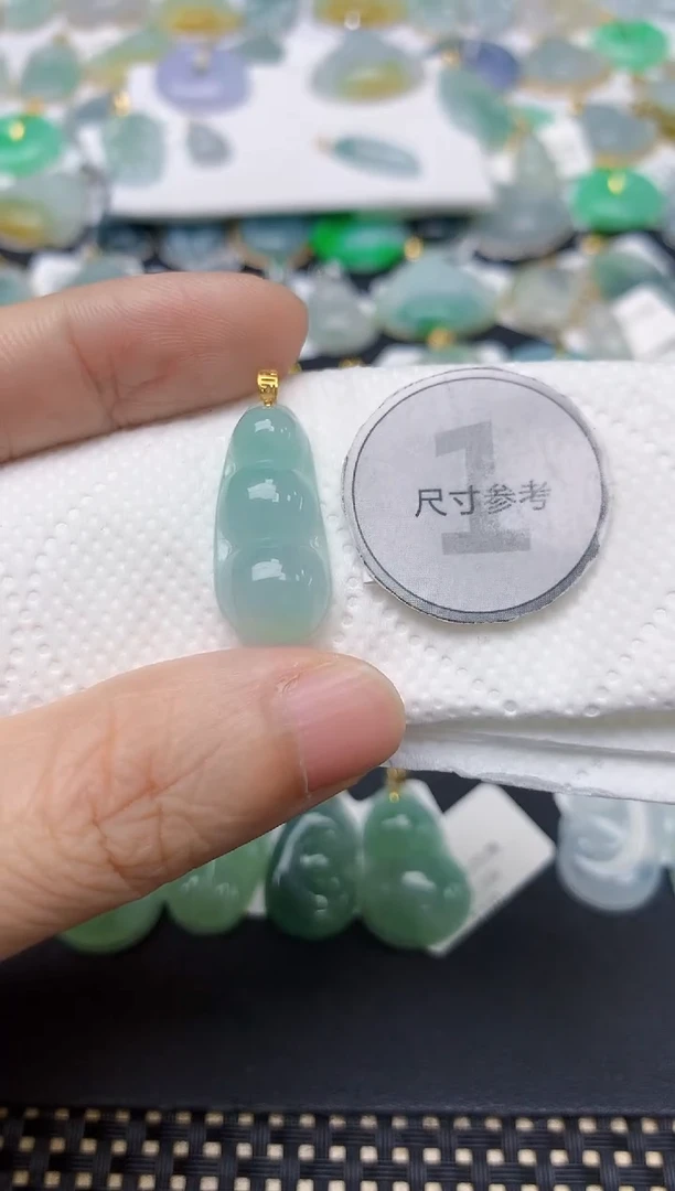 翡翠18K金镶嵌颈饰天然缅甸A货翡翠