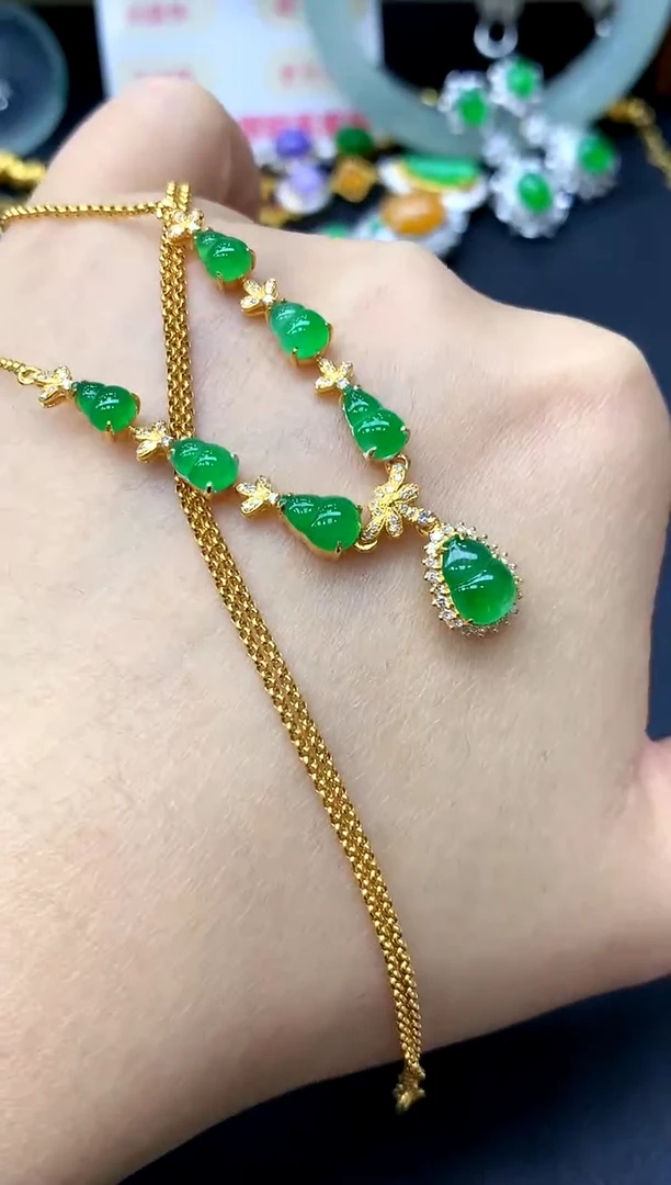 颈饰18K金镶嵌翡翠556-中国好珍宝
