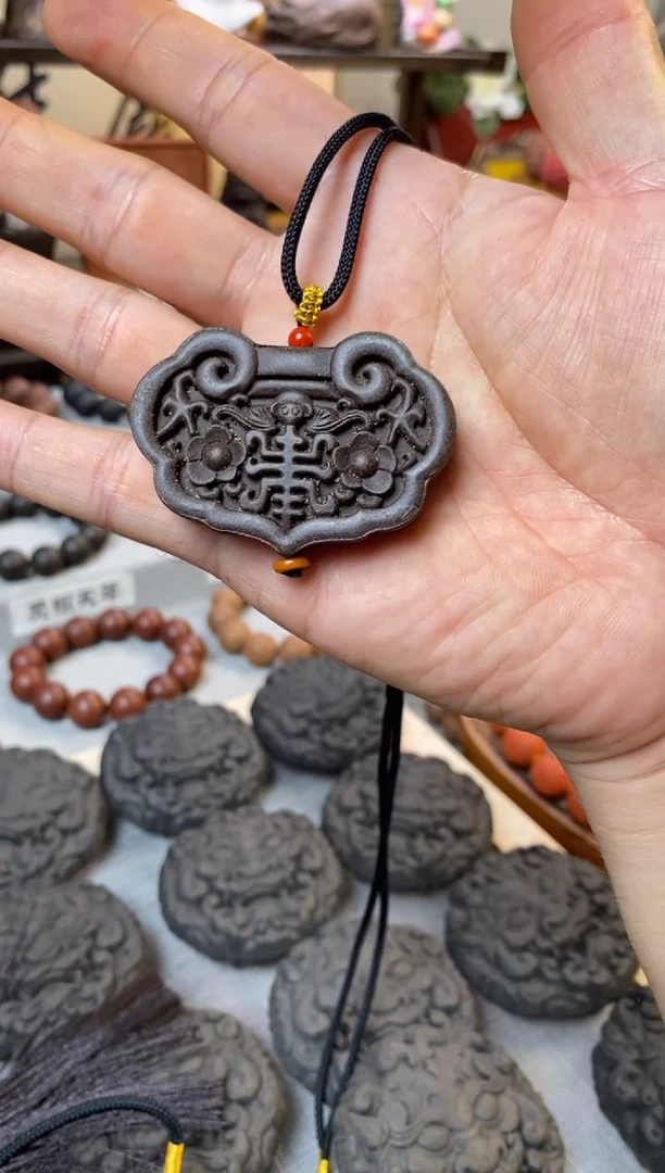 泥塑春霄百媚合香牌-福禄