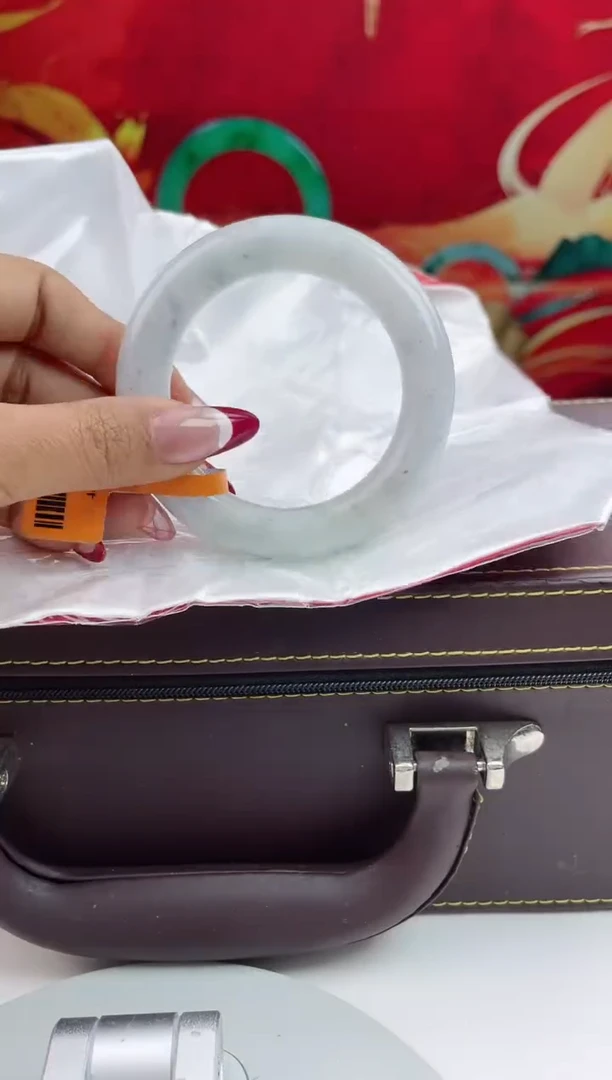 【闪购商品】翡翠手镯未镶嵌4翡翠手镯（微瑕）