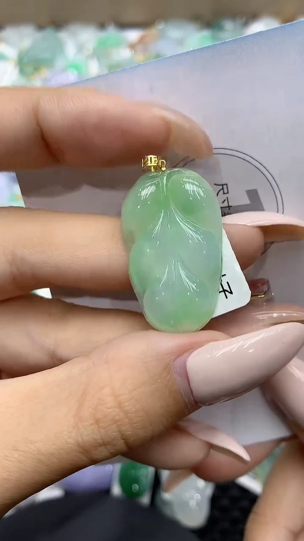 颈饰18K金镶嵌翡翠111111111111