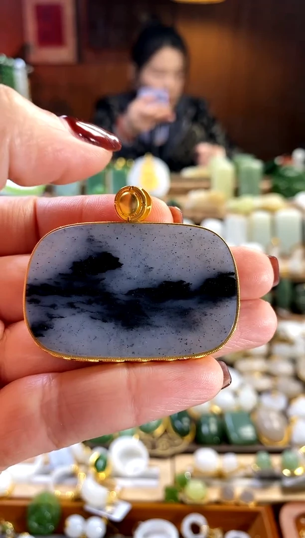 【闪购商品】和田玉吊坠18K金镶嵌。