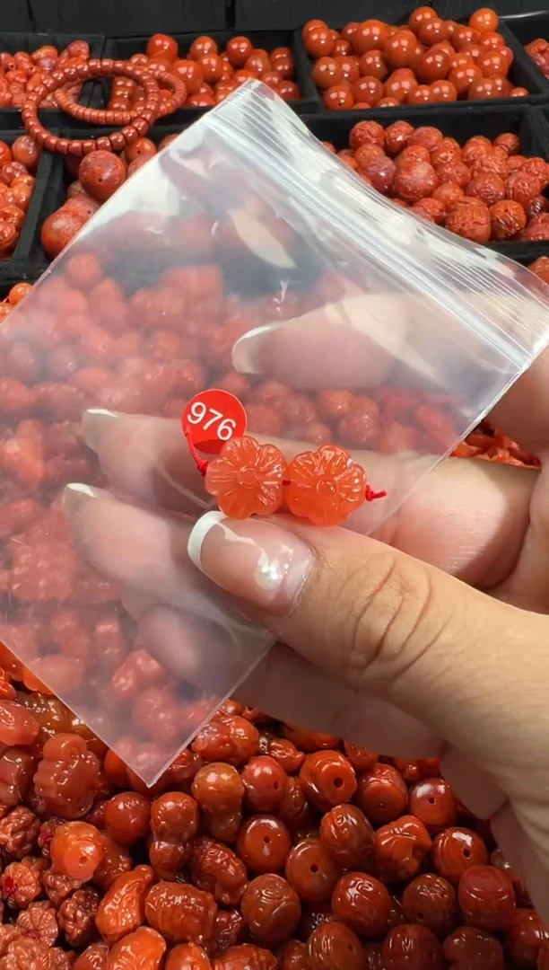 颈饰未镶嵌南红玛瑙1
