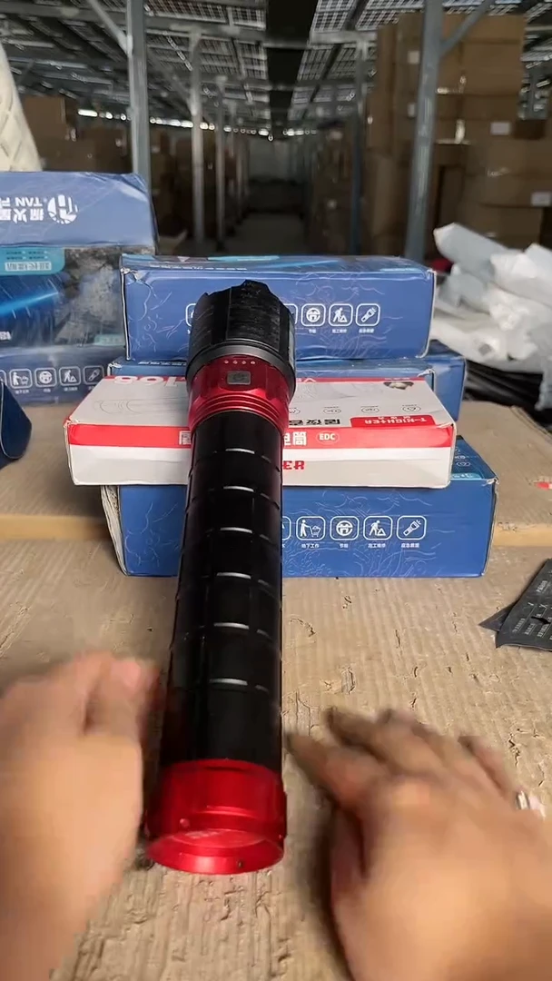 f2四色强光手电筒（两组电池）