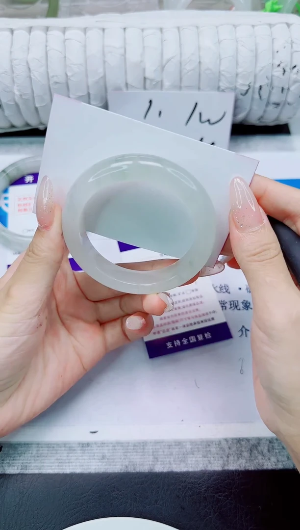 未镶嵌手镯石英质玉208/51.7