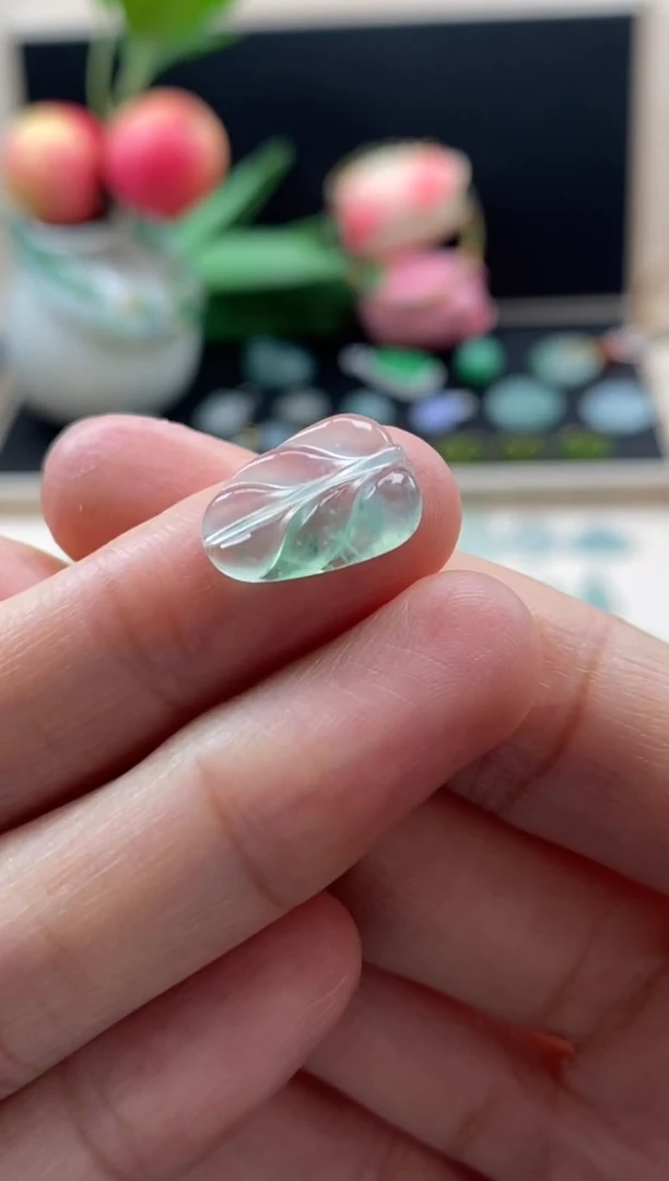 翡翠未镶嵌颈饰翡翠冰种叶子