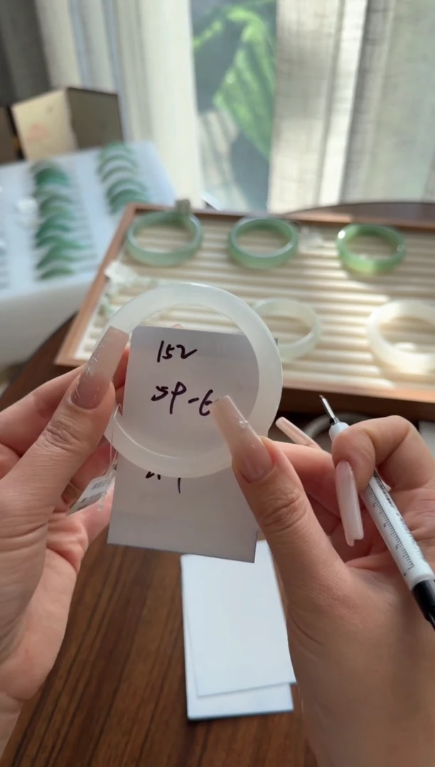 未镶嵌手镯石英质玉152