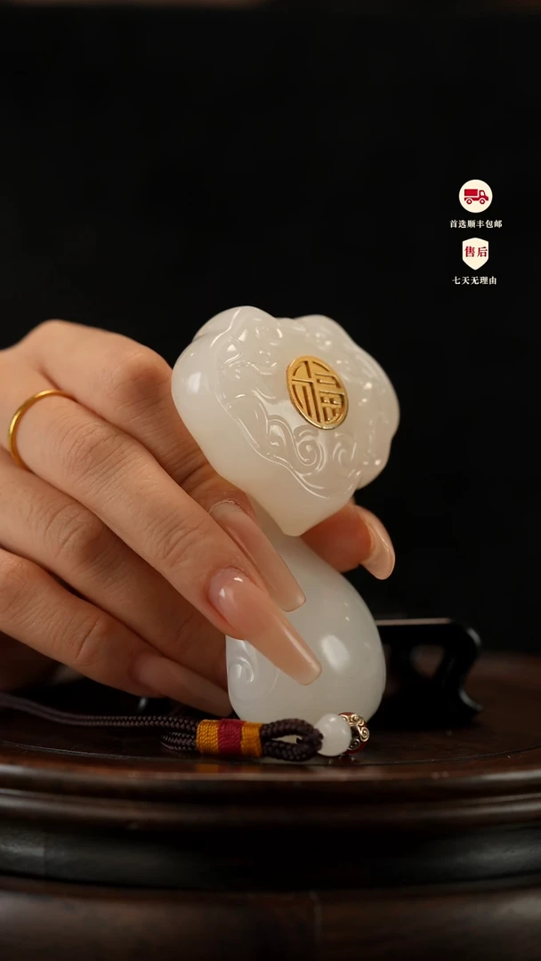 云南石荔枝白雕刻：福禄如意手把件