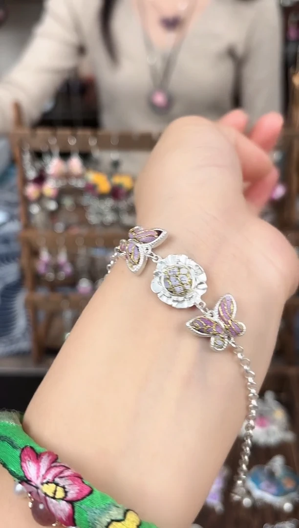 织绣民族风非遗老绣饰品544