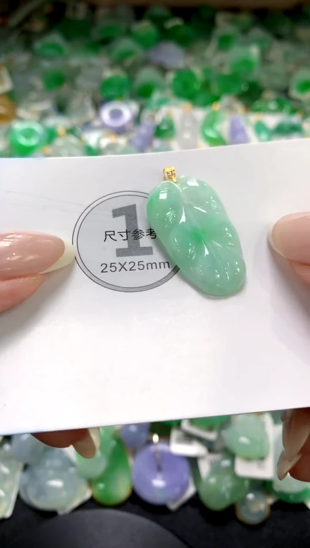 翡翠18K金镶嵌颈饰1111111111111111