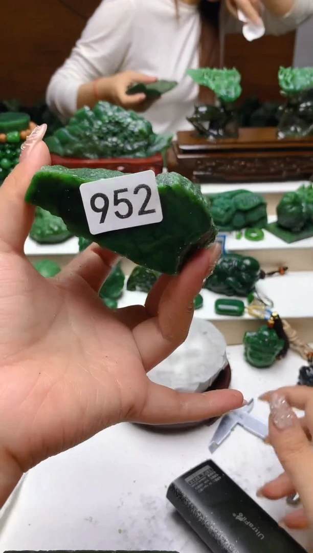 未镶嵌和田玉（碧玉）珠宝半成品1