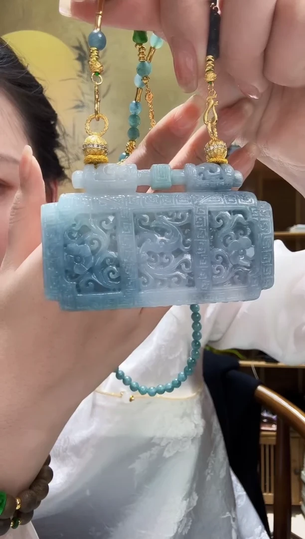 颈饰未镶嵌翡翠吊坠