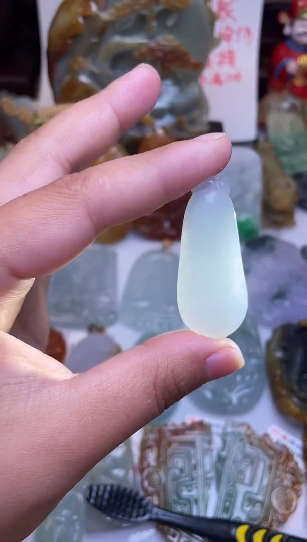 颈饰未镶嵌翡翠福瓜