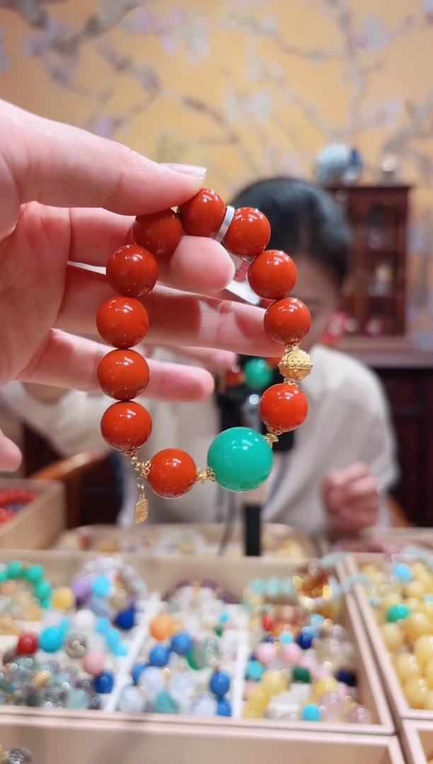 18K金镶嵌手串南红玛瑙设计款手串