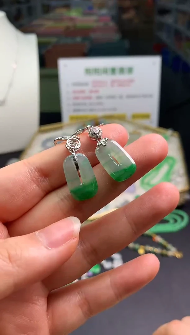 【闪购商品】翡翠吊坠(不含链)18K金镶嵌翡翠耳饰|不退不换
