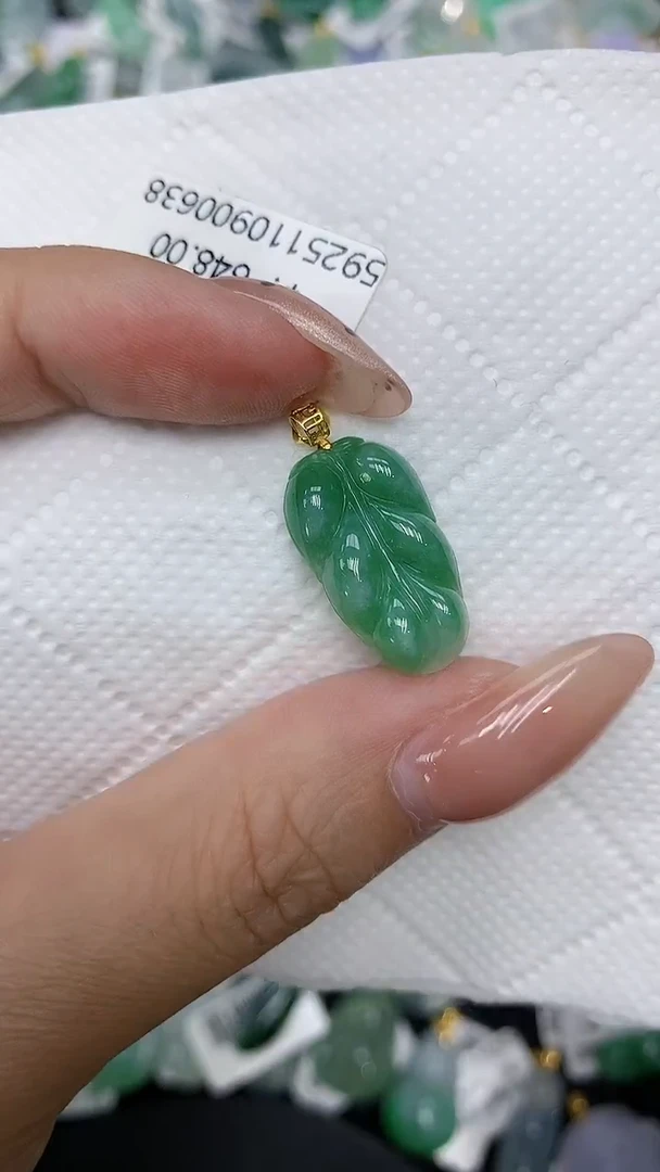 颈饰18K金镶嵌翡翠11111111111