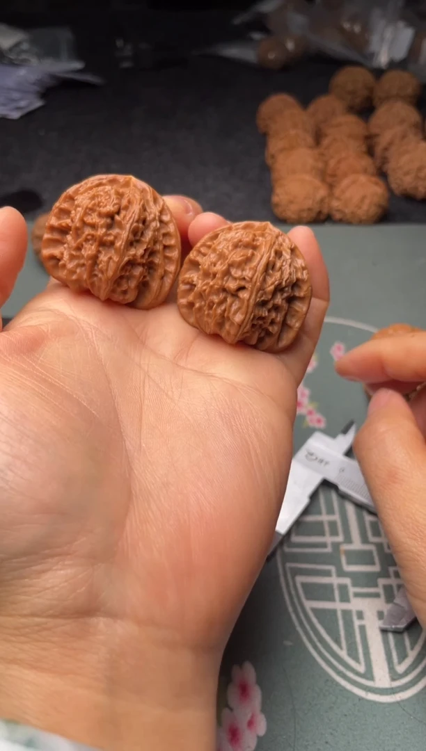 把件文玩核桃w98  白狮子 37尺