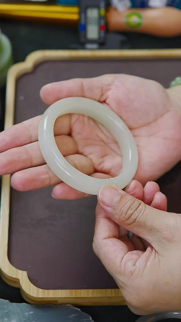 未镶嵌手镯和田玉59圈口 冰胶一口淡翠翠青手镯