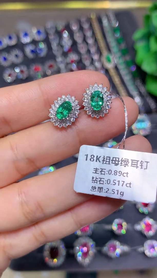 18K金镶嵌耳饰祖母绿0.89ct
