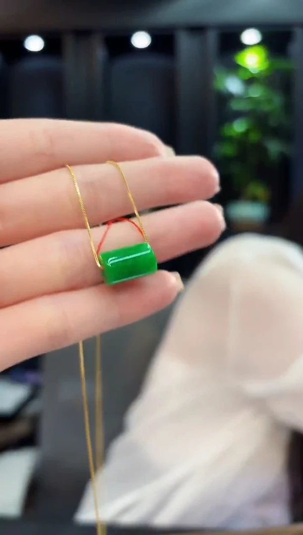 吊坠(赠链)未镶嵌翡翠 缅料A货/支持复检/一件