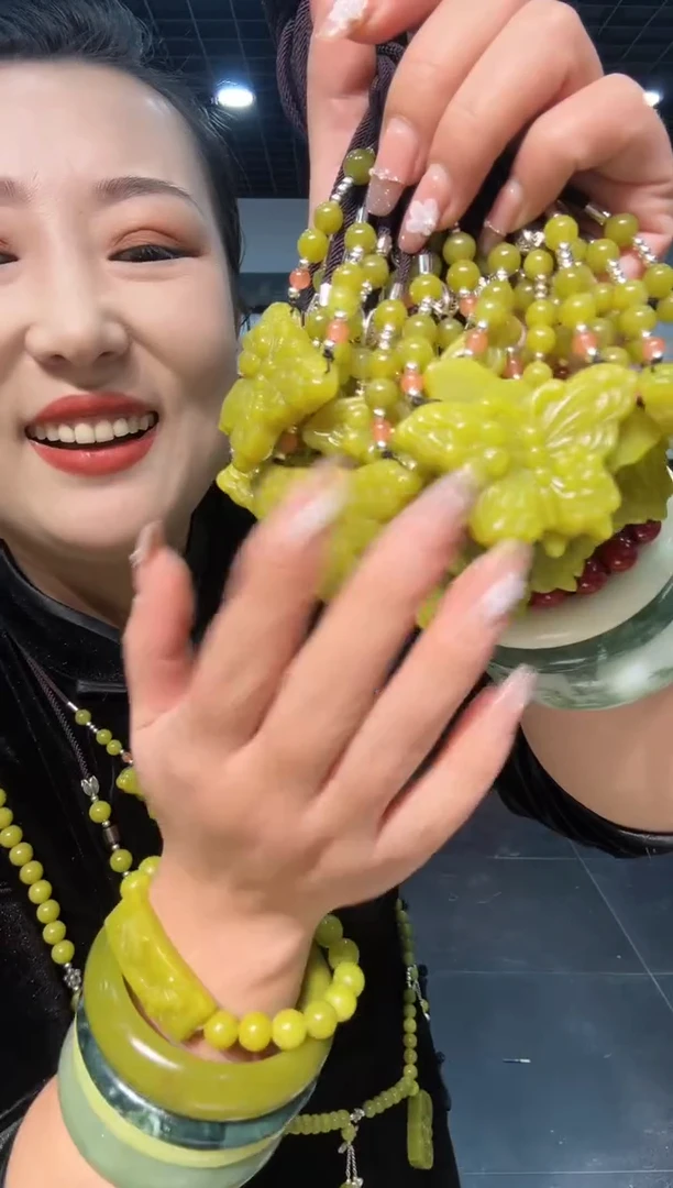 【闪购商品】岫玉颈饰未镶嵌黄金玉蝴蝶半珠链