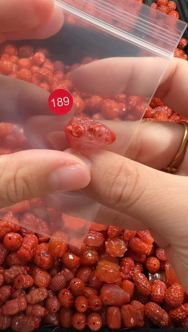 颈饰未镶嵌南红玛瑙1