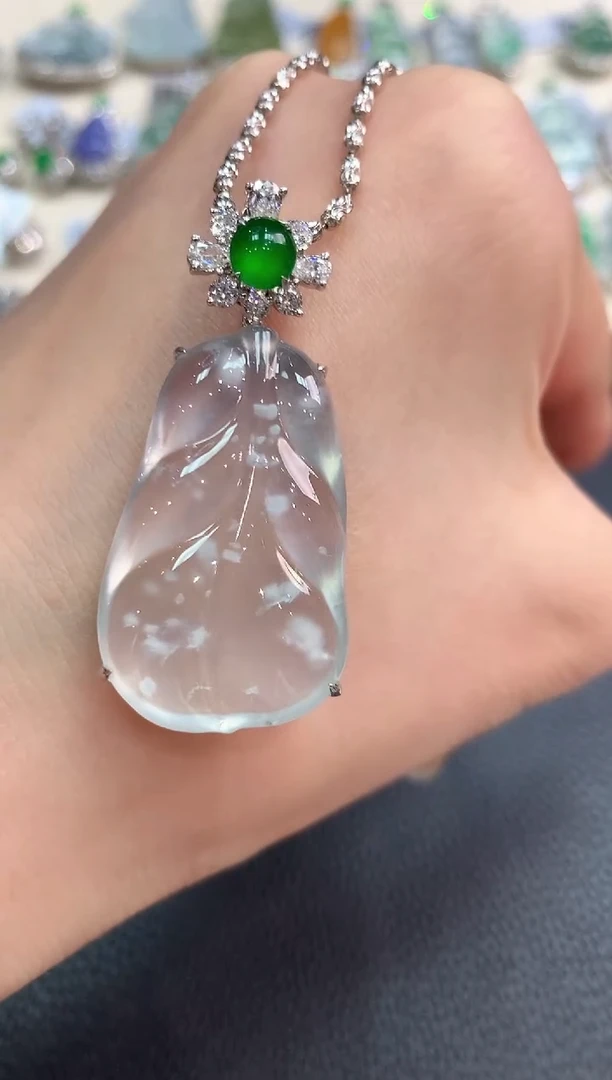 【闪购商品】翡翠吊坠(不含链)18K金镶嵌v18