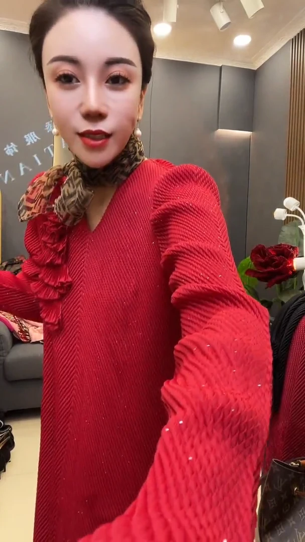 聚酯纤维（涤纶）红色 肩盘花裙