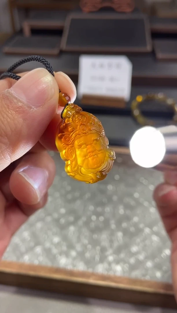 琥珀颈饰未镶嵌黄财神吊坠