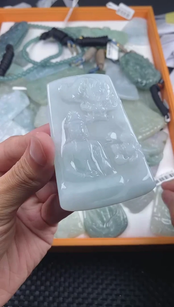 翡翠未镶嵌颈饰