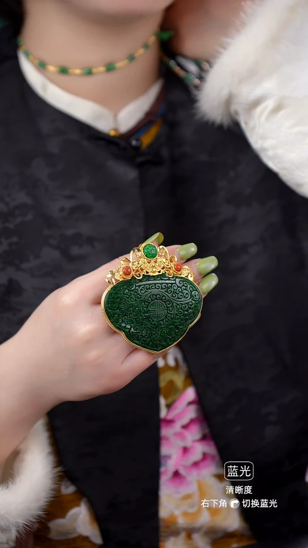 颈饰未镶嵌翡翠吊坠