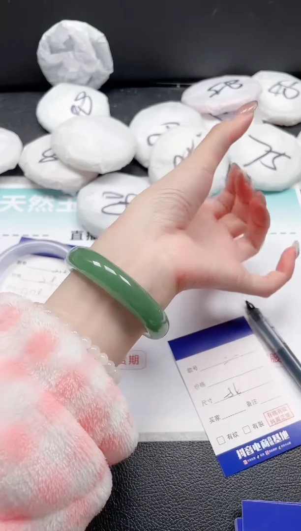 【闪购商品】石英质玉手镯未镶嵌22J213-54