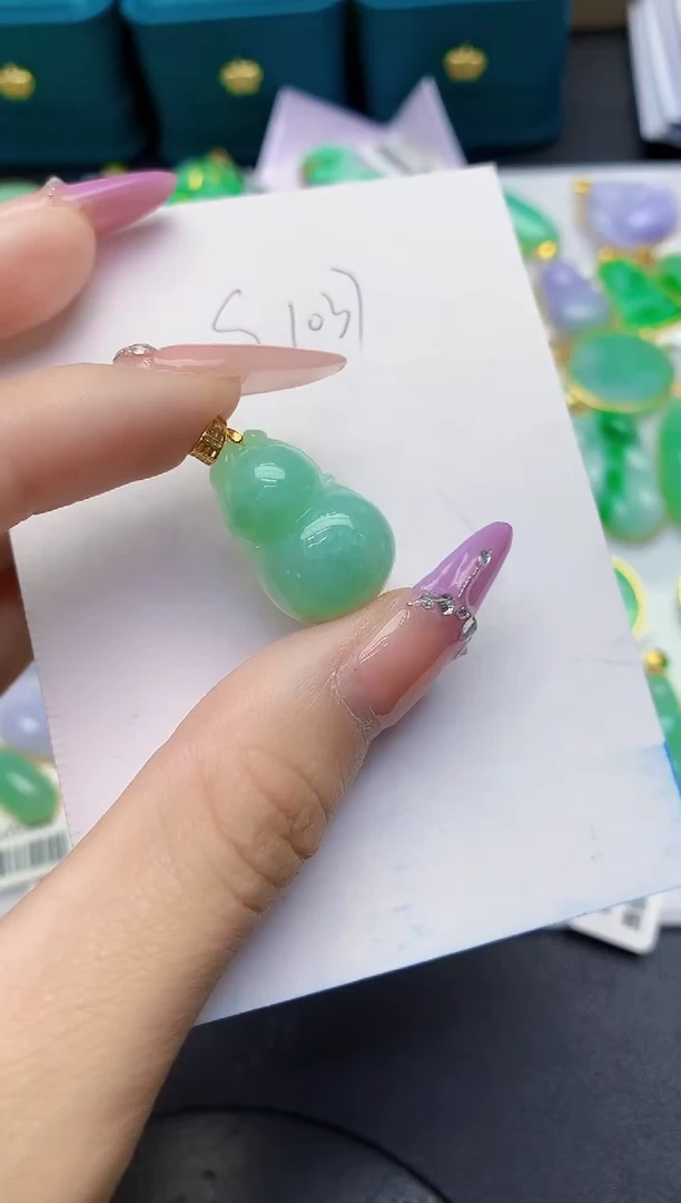 翡翠未镶嵌颈饰缅甸天然翡翠A货