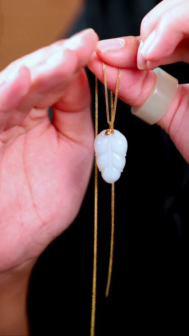 吊坠(不含链)18K金镶嵌和田玉（白玉）大叶有成