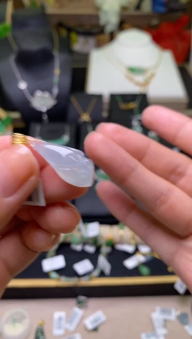 【闪购商品】翡翠颈饰18K金镶嵌净货17933