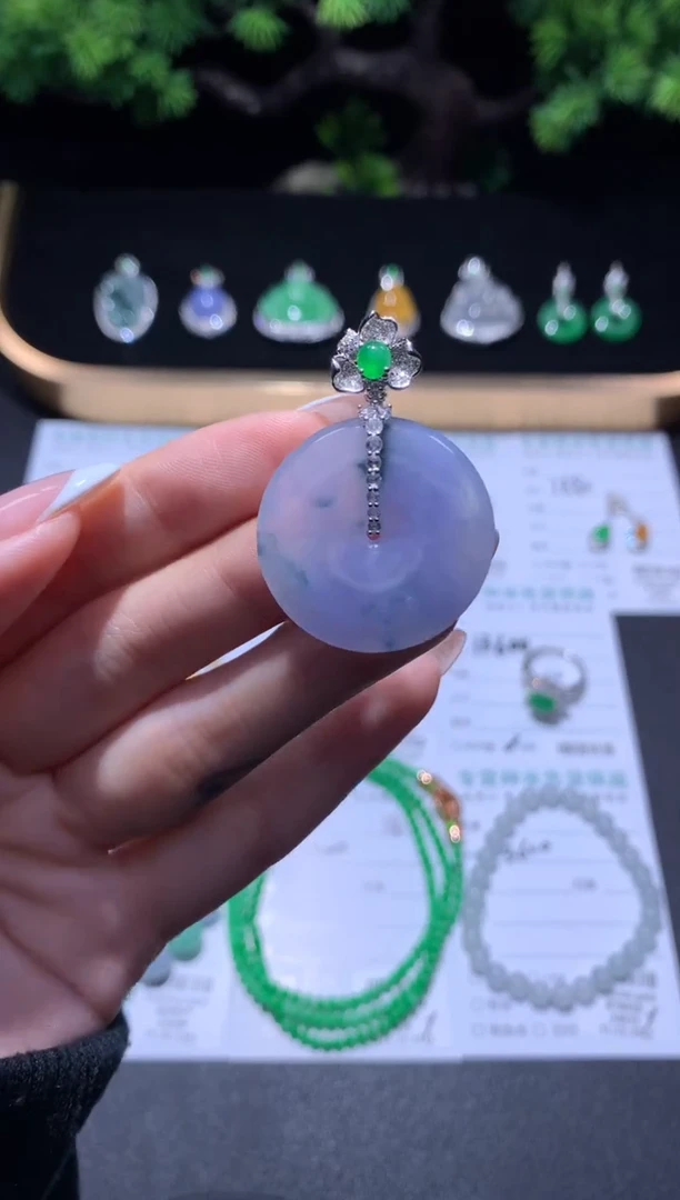 18K金镶嵌挂件翡翠48小时鉴赏期 退货不扣服务费