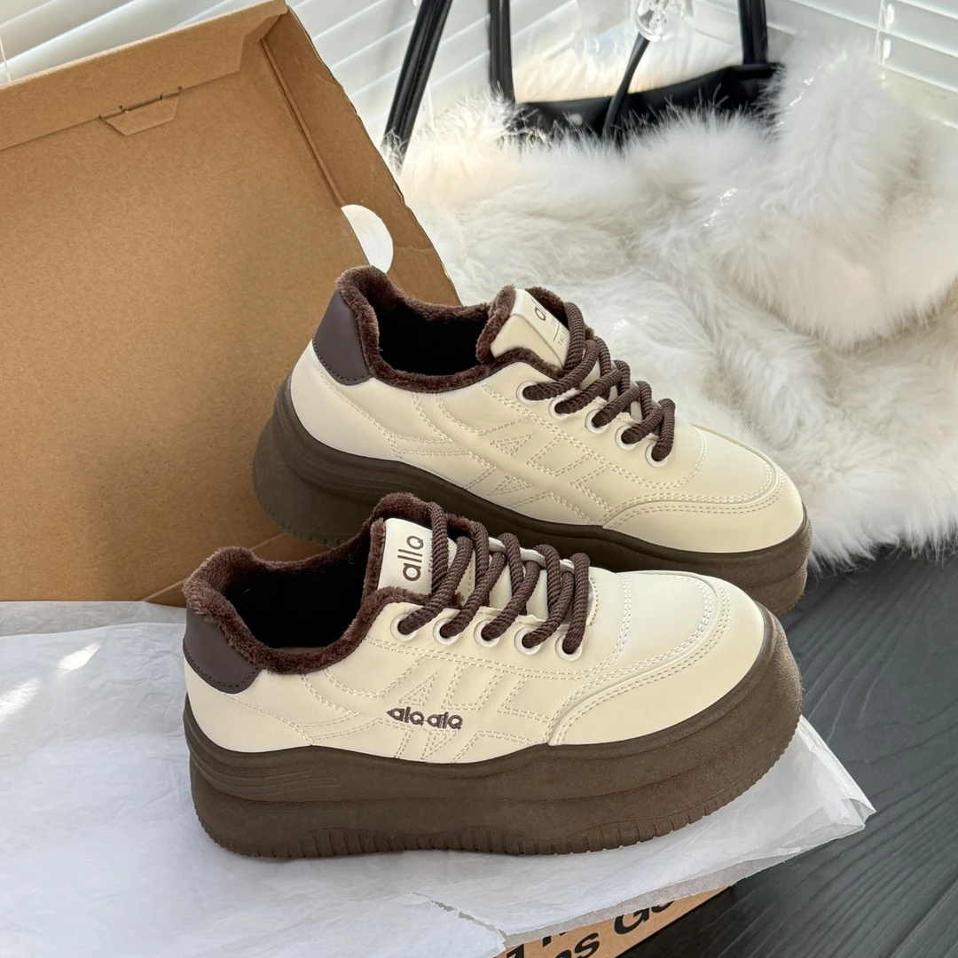 厚底小白鞋女2025新款冬季小众爆款增高板鞋百搭加绒二棉鞋女鞋