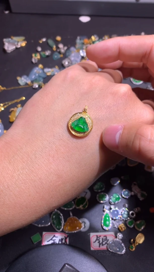 【闪购商品】翡翠吊坠(不含链)18K金镶嵌1