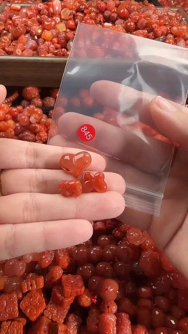 颈饰未镶嵌南红玛瑙1