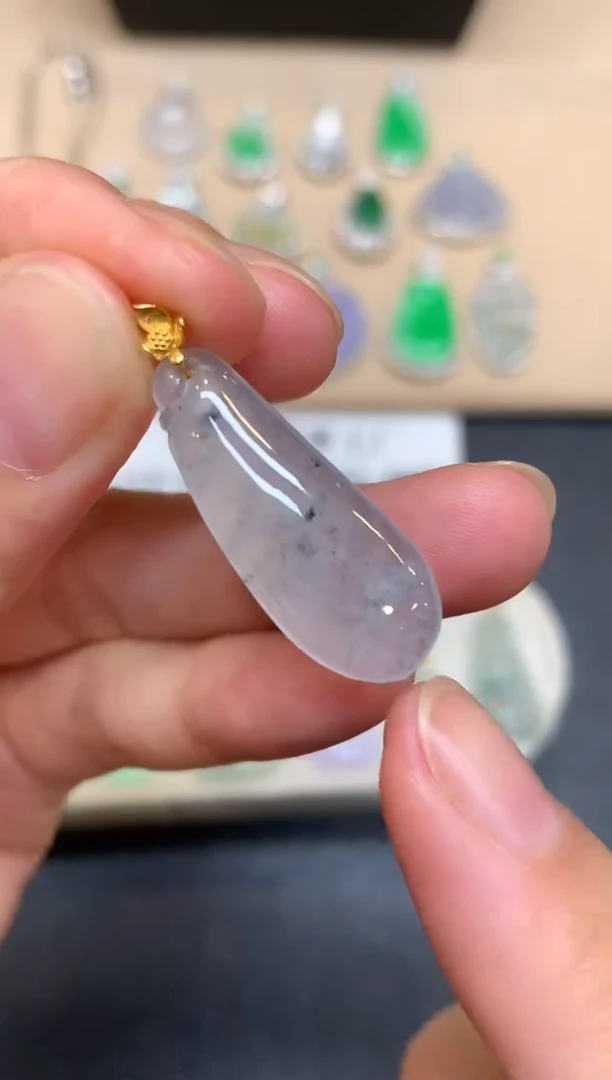 颈饰18K金镶嵌翡翠福瓜【无服务费