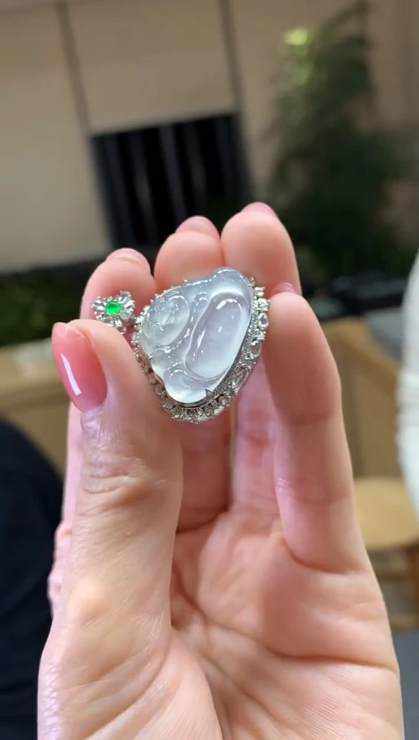 颈饰18K金镶嵌翡翠|不退不换