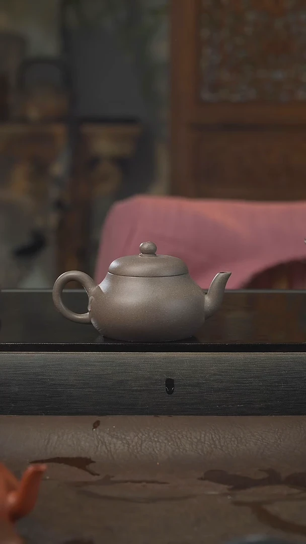 茶壶紫砂陪*～梨形，清灰段泥，100cc
