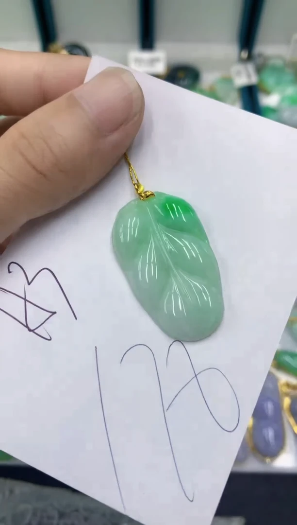 翡翠挂件18K金镶嵌翡翠